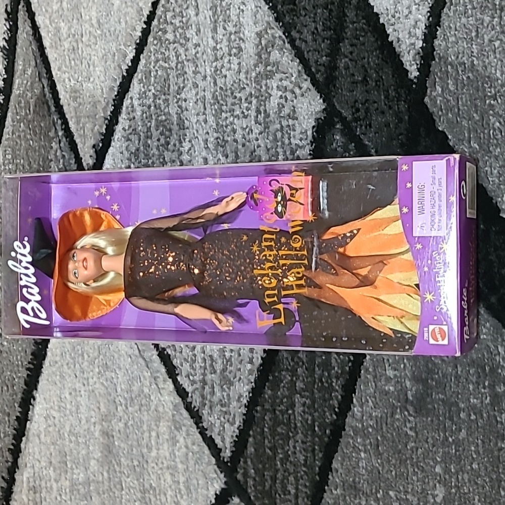 SPECIAL EDITION HALLOWEEN ENCHANTED BARBIE 2000 MATTLE